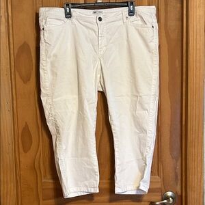 Women’s Lee Capri Cotton/Spandex Size 18W Med Inseam 21” White Like New